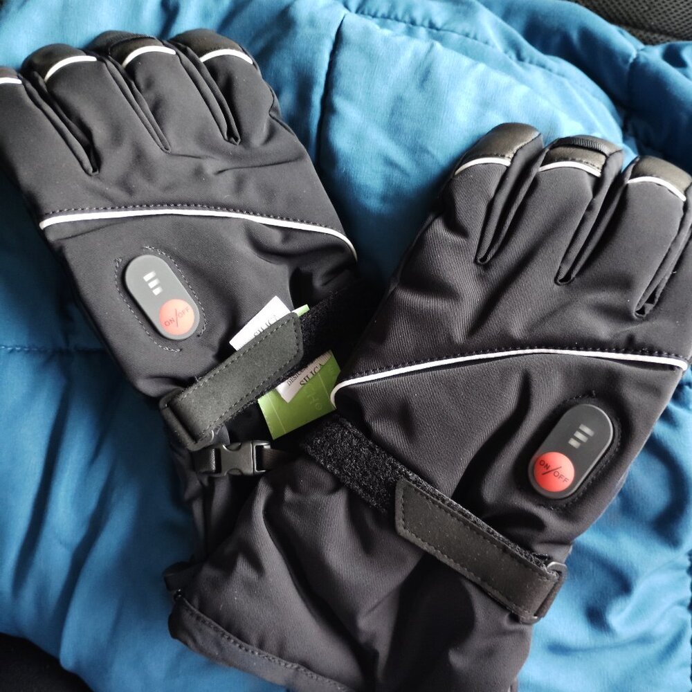 NIB heated gloves with batteries